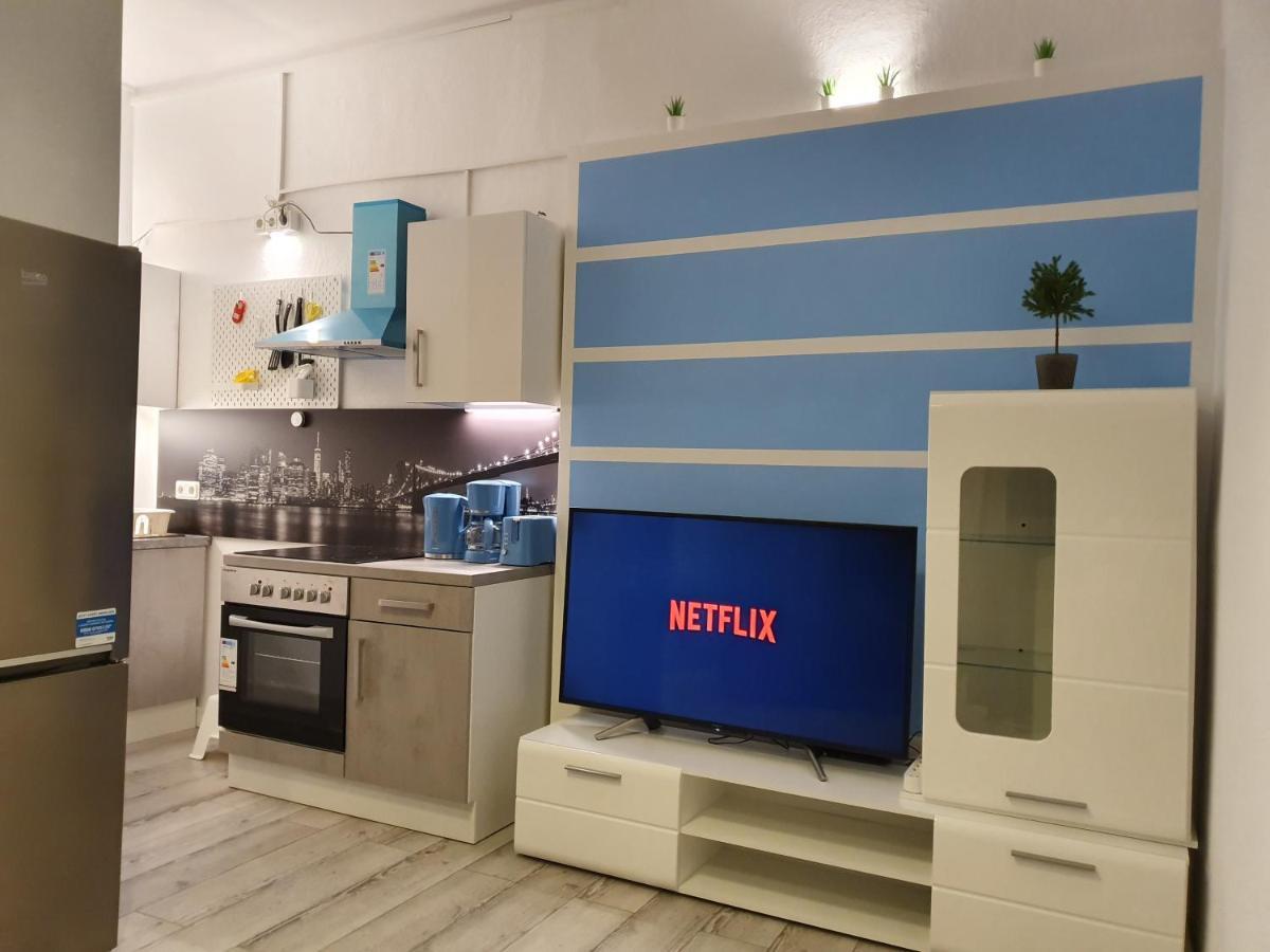 Central Lichtenberger Apartment For 6 People Berlim Exterior foto