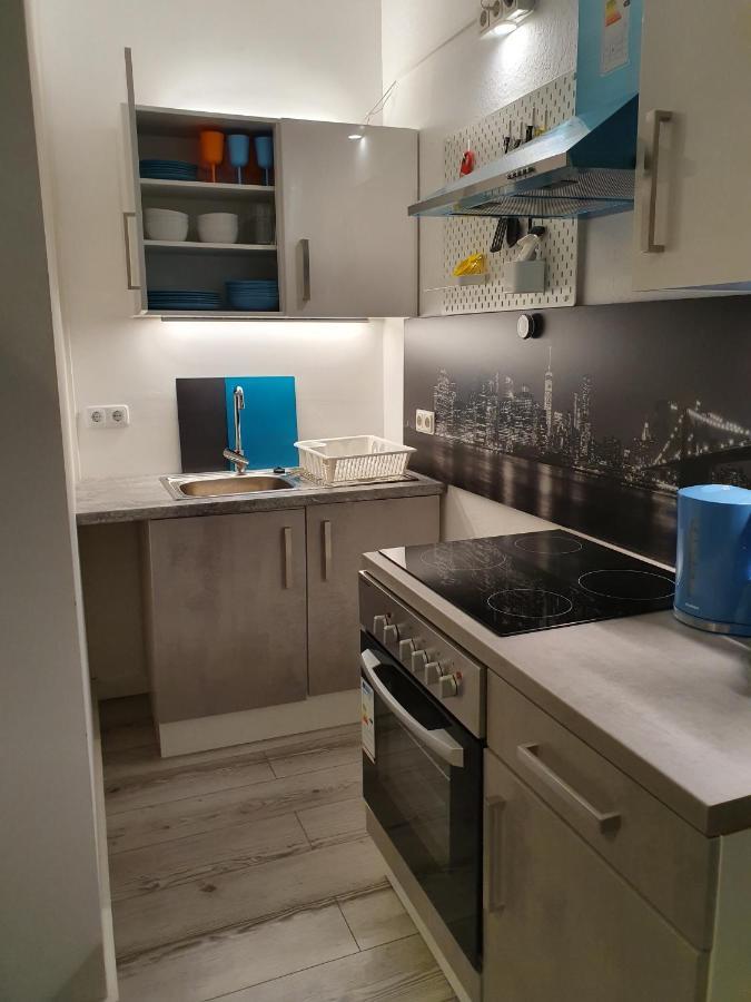 Central Lichtenberger Apartment For 6 People Berlim Exterior foto