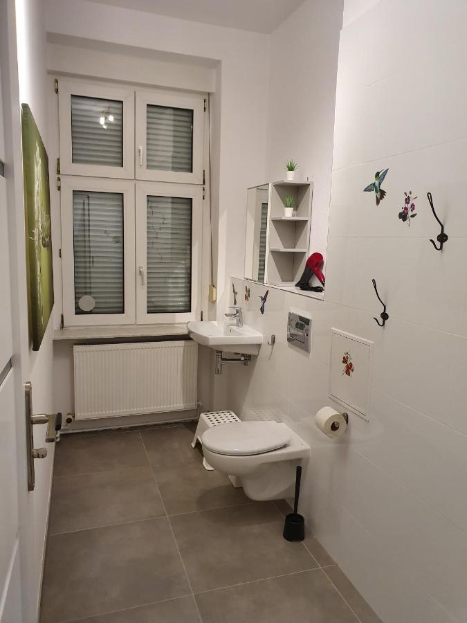 Central Lichtenberger Apartment For 6 People Berlim Exterior foto