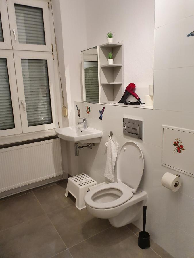 Central Lichtenberger Apartment For 6 People Berlim Exterior foto